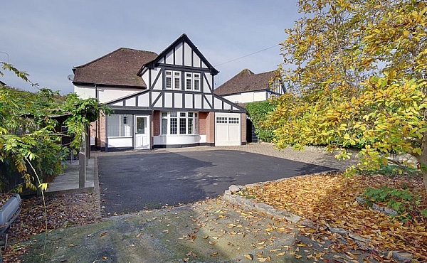 New Road, West Parley BH22